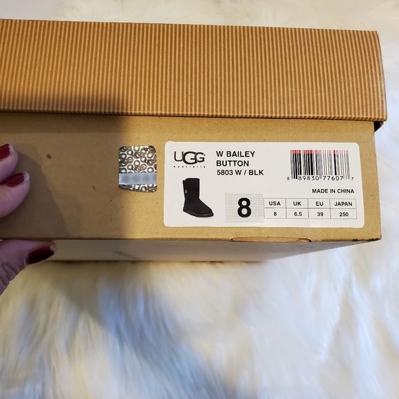 UGG Bailey Button Boots, Size 8 - Picture 7 of 7